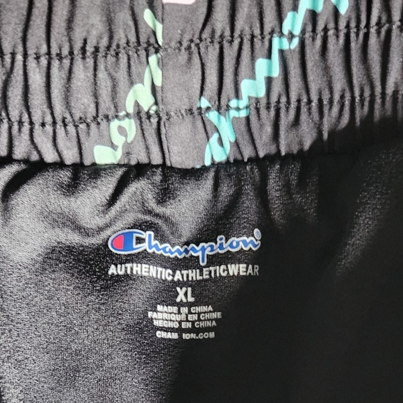 Girls Champion shorts Xl (16) - Picture 3 of 3